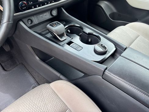 Used 2025 Nissan Rogue SV AWD/4WD image 43