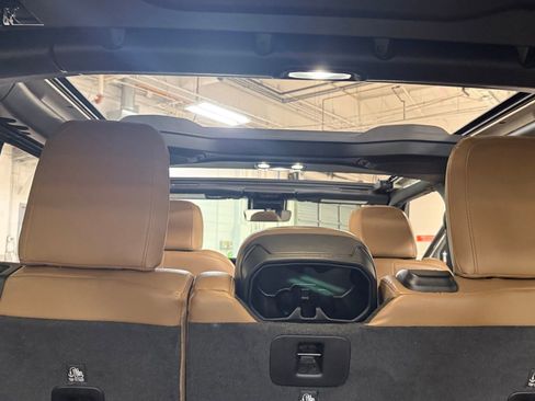 Used 2021 Jeep Wrangler Unlimited Sahara AWD/4WD image 31