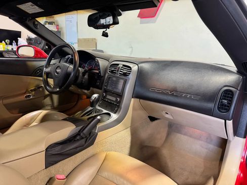 Used 2006 Chevrolet Corvette Convertible w/ Preferred Equipment Group image 20
