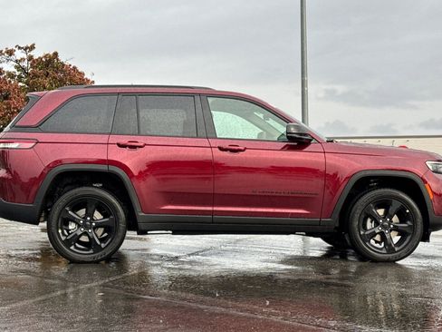 New 2025 Jeep Grand Cherokee Altitude AWD/4WD image 2