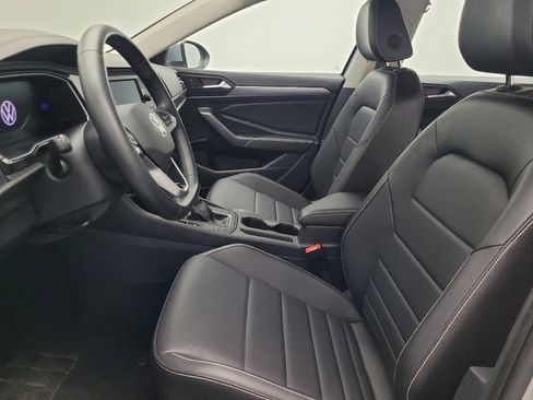 Used 2024 Volkswagen Jetta SE image 17