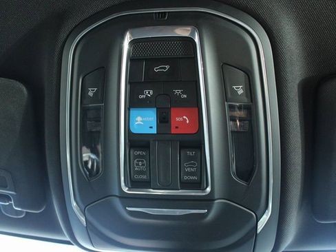 Used 2024 Jeep Grand Cherokee Laredo image 30