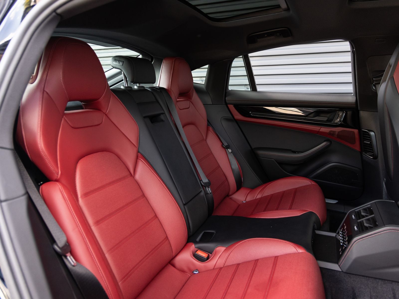 Certified 2025 Porsche Panamera RWD image 29