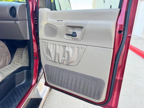 Used 1999 Ford E-250 and Econoline 250 image 13
