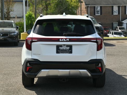 Used 2024 Kia Seltos EX image 12