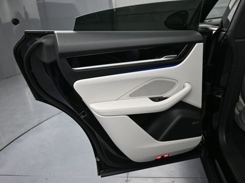 Certified 2025 Porsche Macan 4S Electric image 21