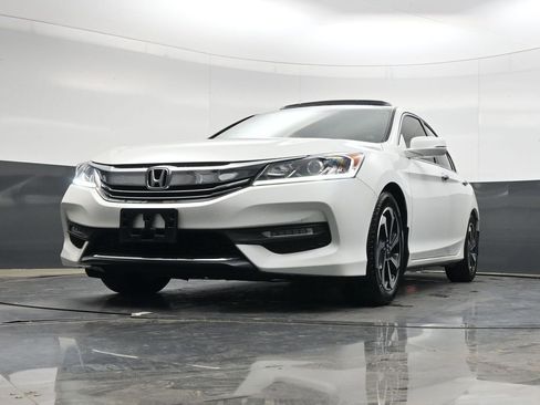 Used 2017 Honda Accord EX image 25