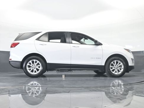 Used 2018 Chevrolet Equinox LS image 57