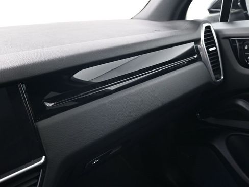 Used 2020 Porsche Cayenne image 23