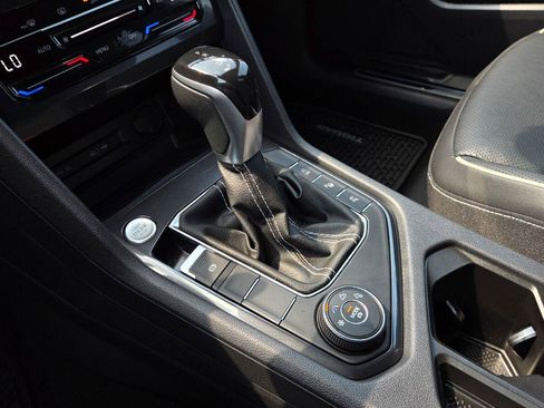 Used 2022 Volkswagen Tiguan SEL R-Line AWD/4WD image 39