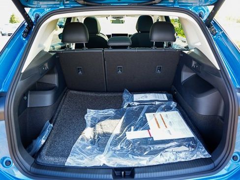 New 2025 Volkswagen Tiguan SE image 29