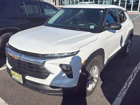 Used 2024 Chevrolet TrailBlazer LS FWD image 3