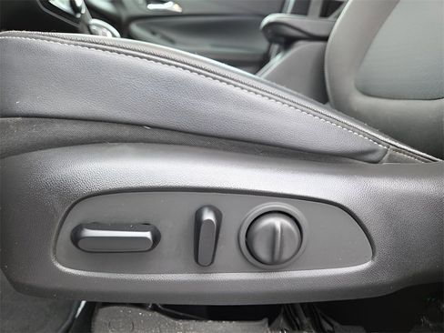 Used 2021 Buick Encore GX Preferred w/ Cold Weather Comfort Package image 17