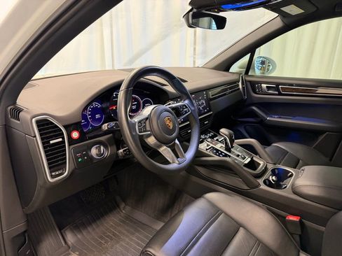 Certified 2023 Porsche Cayenne Platinum Edition AWD/4WD image 4