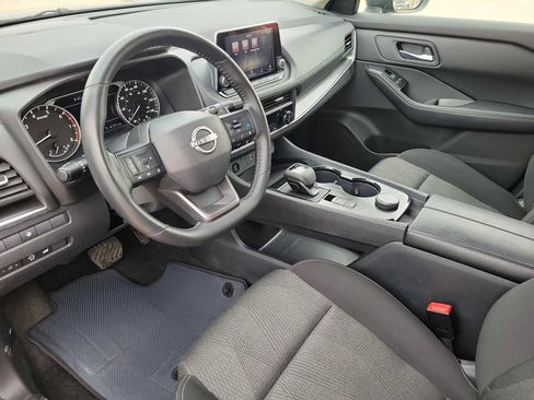 Used 2025 Nissan Rogue SV AWD/4WD image 10