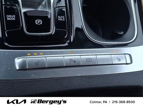 Used 2024 Kia Carnival EX image 28