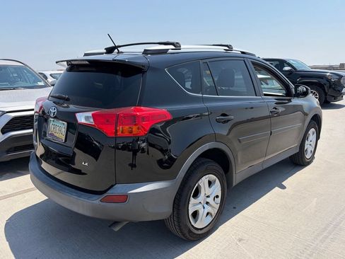 Used 2015 Toyota RAV4 LE FWD image 4