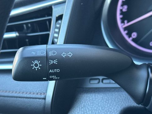 Used 2018 Toyota Camry LE image 35