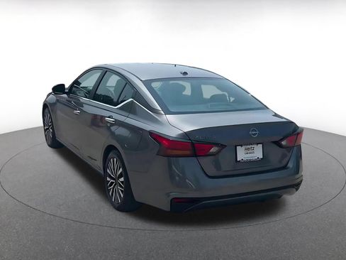 Used 2025 Nissan Altima 2.5 SV FWD image 9