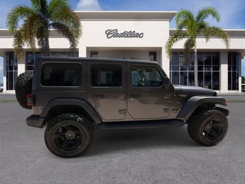 Used 2021 Jeep Wrangler Unlimited Sahara AWD/4WD image 16