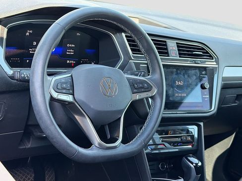 Used 2023 Volkswagen Tiguan SE FWD image 33
