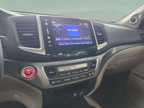 Used 2018 Honda Pilot EX image 12