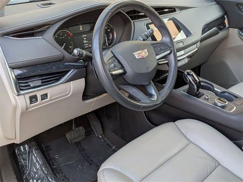 Certified 2023 Cadillac XT4 Premium Luxury w/ Cold Weather Package image 9