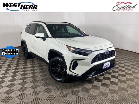 Used 2022 Toyota RAV4 SE image 1