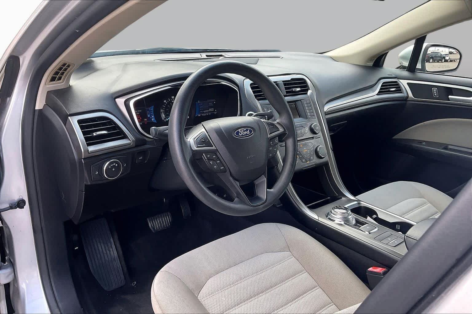 Used 2018 Ford Fusion S FWD image 17