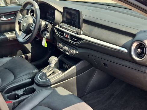 Used 2020 Kia Forte LXS FWD image 28