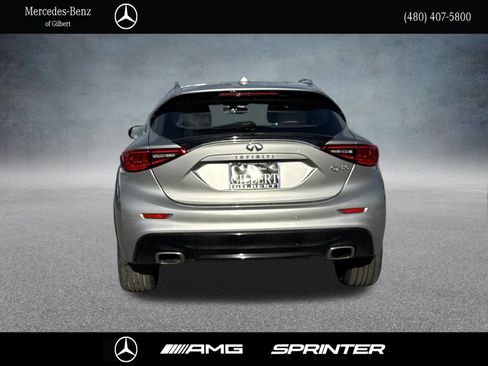 Used 2017 INFINITI QX30 Premium w/ Navigation Package FWD image 5