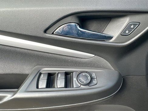 Certified 2022 Chevrolet Bolt EUV LT w/ Comfort Package image 12