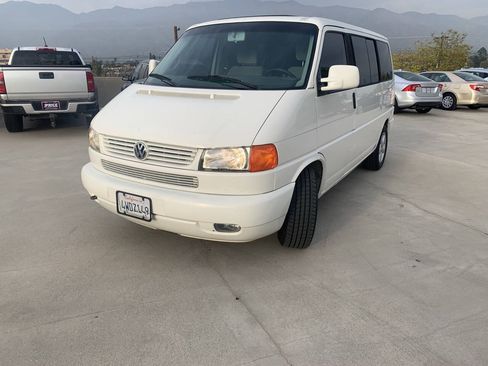 Used 2002 Volkswagen Eurovan MV FWD image 2