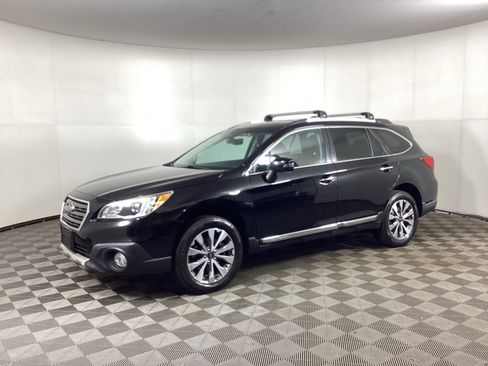 Used 2017 Subaru Outback 3.6R Touring AWD/4WD image 7