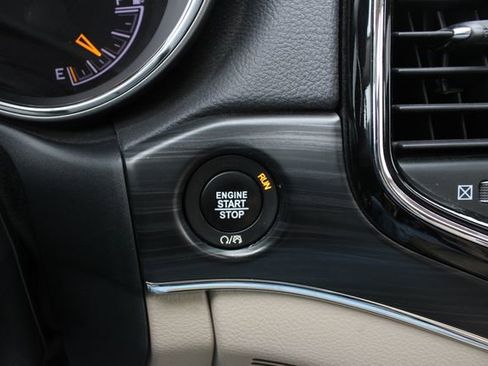 Used 2020 Jeep Grand Cherokee Limited AWD/4WD image 15