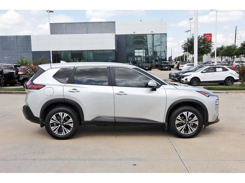 Used 2023 Nissan Rogue SV FWD image 8
