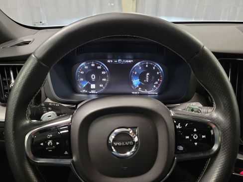 Used 2019 Volvo XC60 T5 R-Design image 16