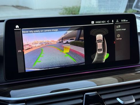 Used 2022 BMW M550i xDrive M550i xDrive w/ Premium Package image 6