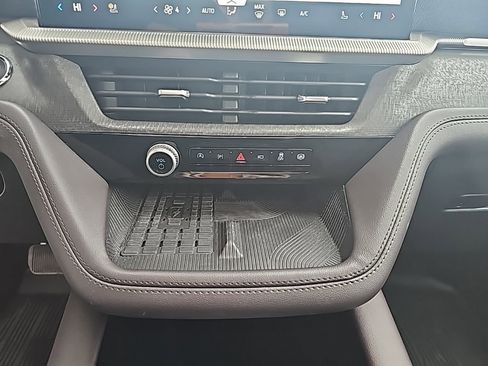 Used 2025 Ford Explorer Platinum w/ LUX Leather Package image 20