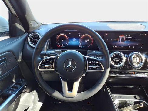 Used 2023 Mercedes-Benz GLB 250 image 11