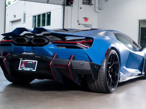 Used 2024 Lamborghini Revuelto image 8