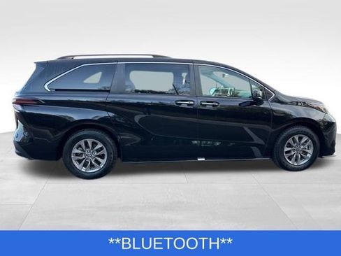 Used 2023 Toyota Sienna XLE image 7