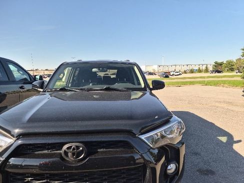 Used 2016 Toyota 4Runner SR5 AWD/4WD image 2