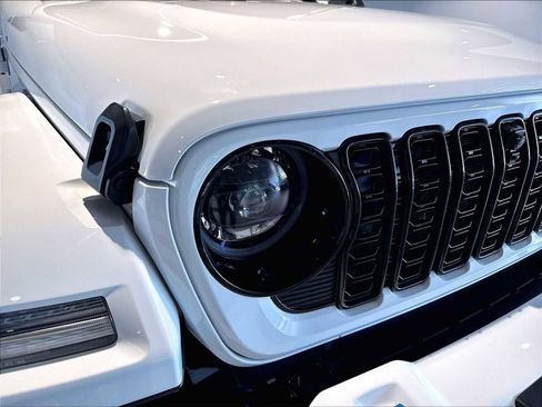 Used 2024 Jeep Wrangler High Altitude AWD/4WD image 15