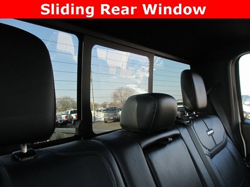 Used 2025 Ford F450 Platinum w/ FX4 Off-Road Package image 27