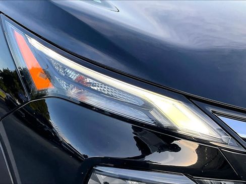 Used 2024 Nissan Rogue SV FWD image 28