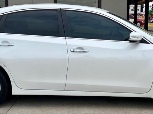 Used 2014 Nissan Altima 2.5 SV w/ Convenience Package FWD image 8