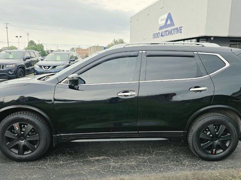 Used 2019 Nissan Rogue SV AWD/4WD image 3