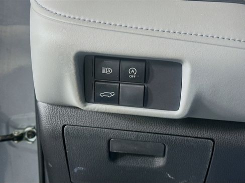 Used 2024 Toyota Highlander XLE image 17