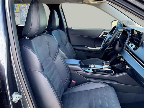 Used 2025 Mitsubishi Outlander SE AWD/4WD image 36